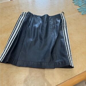 PRICE DROP:  SPORTY,lined Blk LAMBSKIN LEATHER A-Line Skirt ,10,by WORTH pt suit